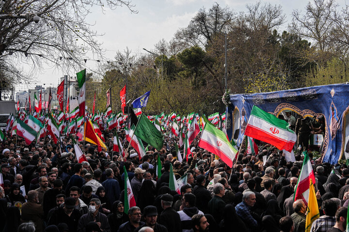 تشییع شهیدان لاریجانی، سلیمانی و شهدای ناو دنا در تهران
