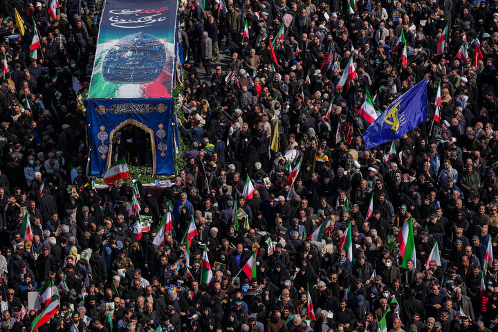 تشییع شهیدان لاریجانی، سلیمانی و شهدای ناو دنا در تهران