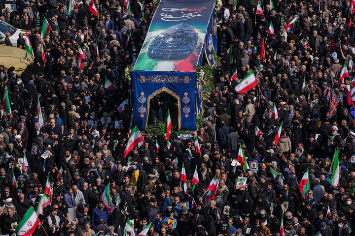 تشییع شهیدان لاریجانی، سلیمانی و شهدای ناو دنا در تهران