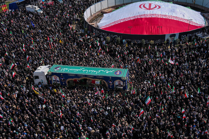تشییع شهیدان لاریجانی، سلیمانی و شهدای ناو دنا در تهران
