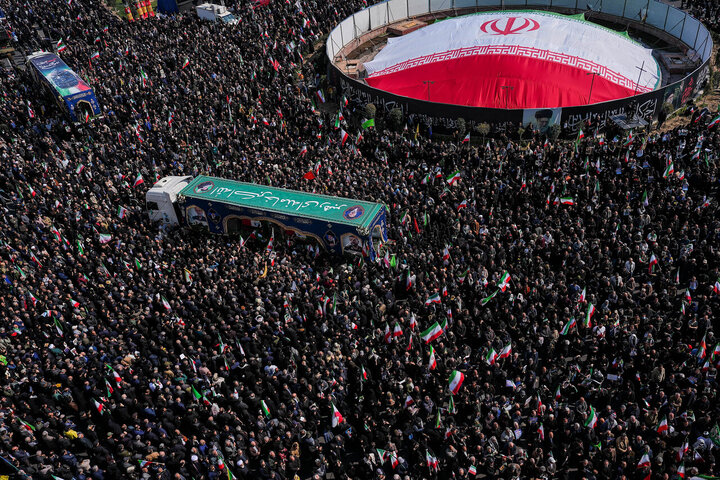 تشییع شهیدان لاریجانی، سلیمانی و شهدای ناو دنا در تهران