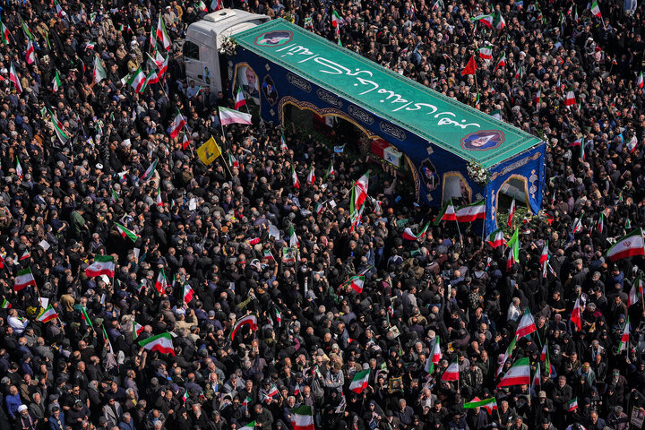 تشییع شهیدان لاریجانی، سلیمانی و شهدای ناو دنا در تهران