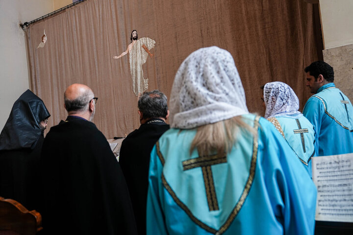 مراسم چهلمین روز شهادت رهبر انقلاب در کلیسای سرکیس مقدس تهران