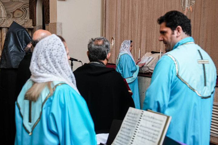 مراسم چهلمین روز شهادت رهبر انقلاب در کلیسای سرکیس مقدس تهران