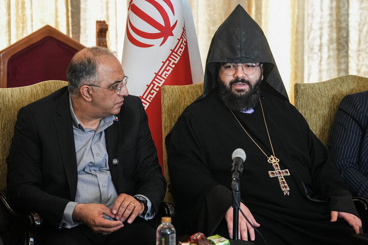 مراسم چهلمین روز شهادت رهبر انقلاب در کلیسای سرکیس مقدس تهران