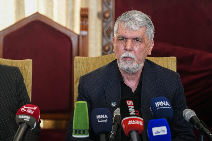 مراسم چهلمین روز شهادت رهبر انقلاب در کلیسای سرکیس مقدس تهران