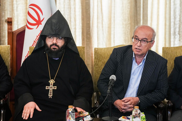 مراسم چهلمین روز شهادت رهبر انقلاب در کلیسای سرکیس مقدس تهران