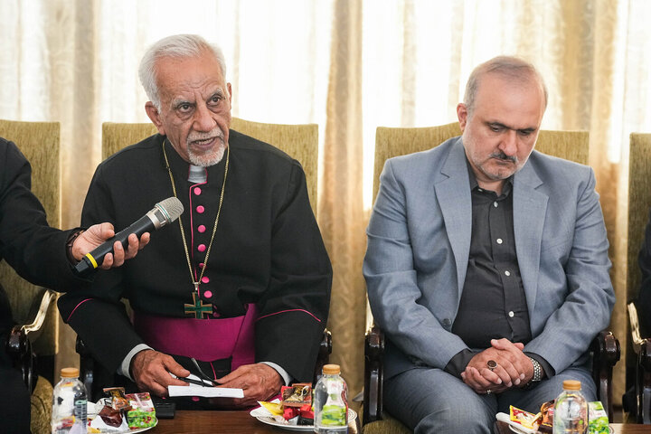 مراسم چهلمین روز شهادت رهبر انقلاب در کلیسای سرکیس مقدس تهران