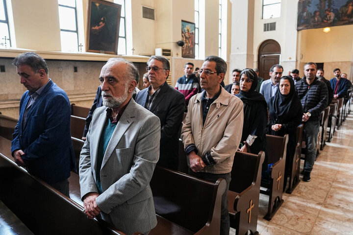مراسم چهلمین روز شهادت رهبر انقلاب در کلیسای سرکیس مقدس تهران