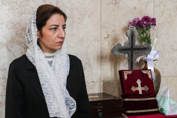 مراسم چهلمین روز شهادت رهبر انقلاب در کلیسای سرکیس مقدس تهران