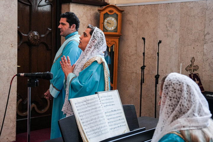 مراسم چهلمین روز شهادت رهبر انقلاب در کلیسای سرکیس مقدس تهران