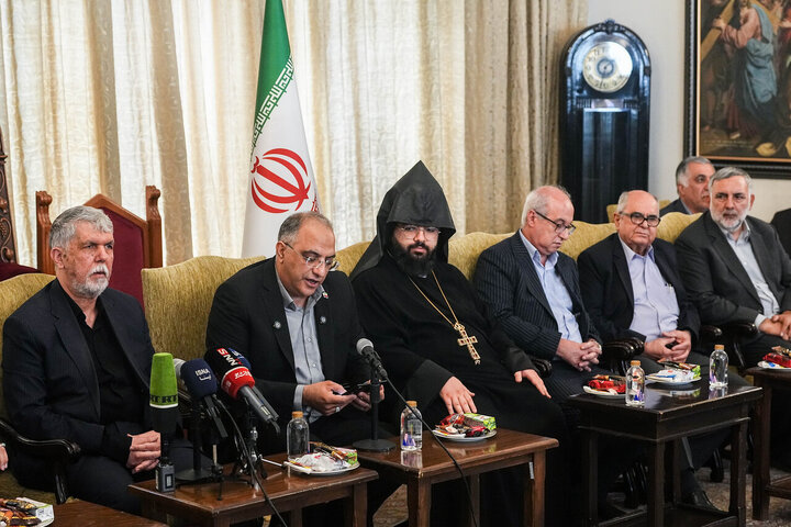 مراسم چهلمین روز شهادت رهبر انقلاب در کلیسای سرکیس مقدس تهران
