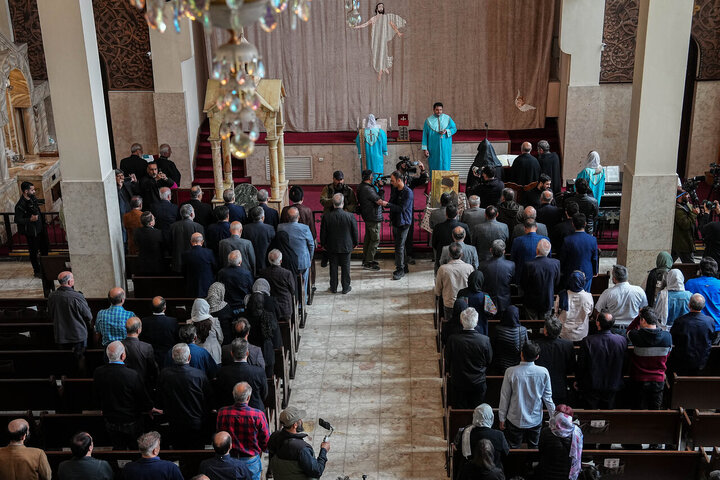 مراسم چهلمین روز شهادت رهبر انقلاب در کلیسای سرکیس مقدس تهران