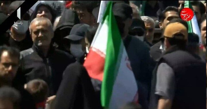حضور پزشکیان در جمع سوگواران چهلم رهبر شهید