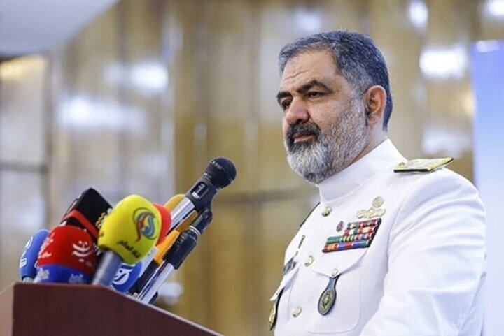 دریادار ایرانی: شهدای ناوشکن دنا نقشی ماندگار در تاریخ پرافتخار نیروی دریایی ارتش دارند
