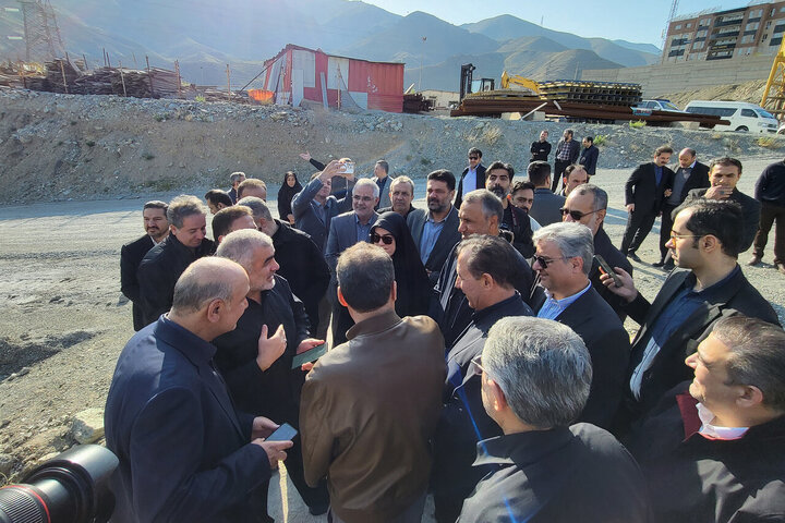 بازدید نایب‌رئیس مجلس و اعضای کمیسیون عمران از پل B1 کرج