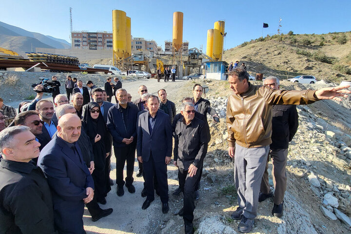 بازدید نایب‌رئیس مجلس و اعضای کمیسیون عمران از پل B1 کرج