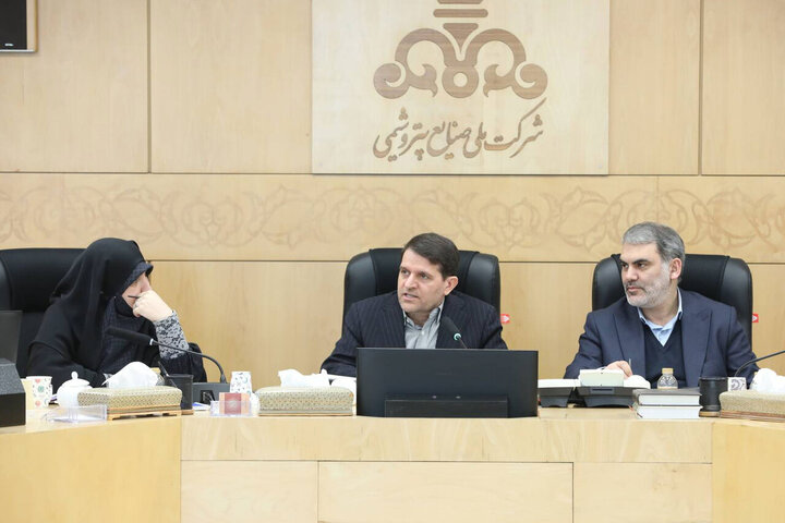 نشست فراکسیون نظارت بر صنعت نفت، گاز و پتروشیمی برای بررسی خسارات