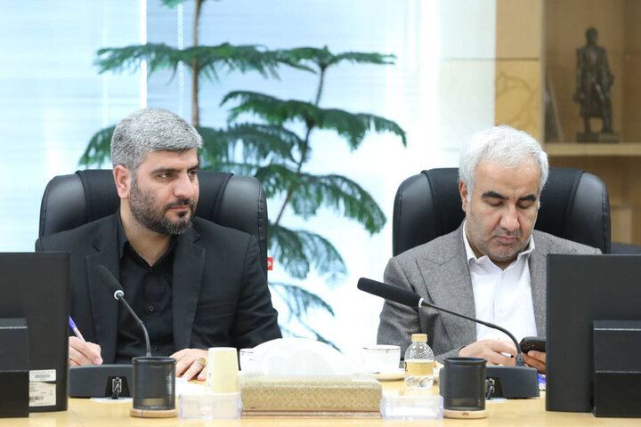 نشست فراکسیون نظارت بر صنعت نفت، گاز و پتروشیمی برای بررسی خسارات