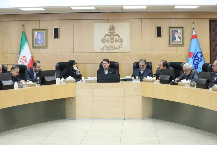 نشست فراکسیون نظارت بر صنعت نفت، گاز و پتروشیمی برای بررسی خسارات