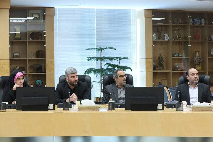 نشست فراکسیون نظارت بر صنعت نفت، گاز و پتروشیمی برای بررسی خسارات