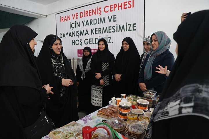 بازدید رفیعی و زارع از بازارچه خیریه شیعیان استانبول در حمایت از ایران