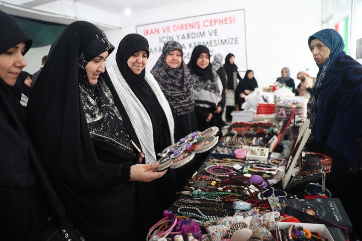 بازدید رفیعی و زارع از بازارچه خیریه شیعیان استانبول در حمایت از ایران