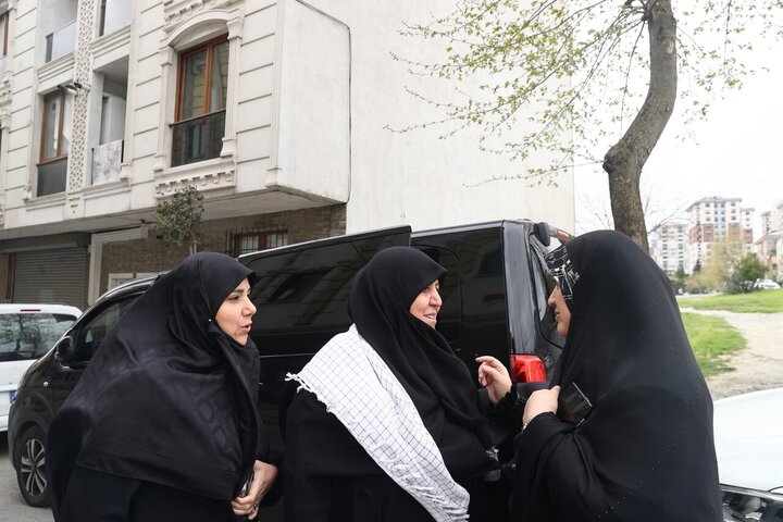 بازدید رفیعی و زارع از بازارچه خیریه شیعیان استانبول در حمایت از ایران
