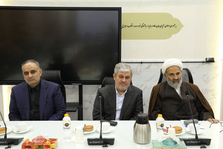 نشست اعضای هیات رئیسه و روسای کمیسیون های مجلس با رئیس بانک مرکزی