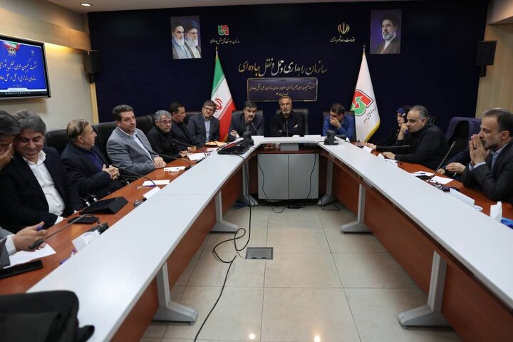 نشست کمیسیون عمران مجلس با حضور مسئولان حوزه حمل و نقلی کشور