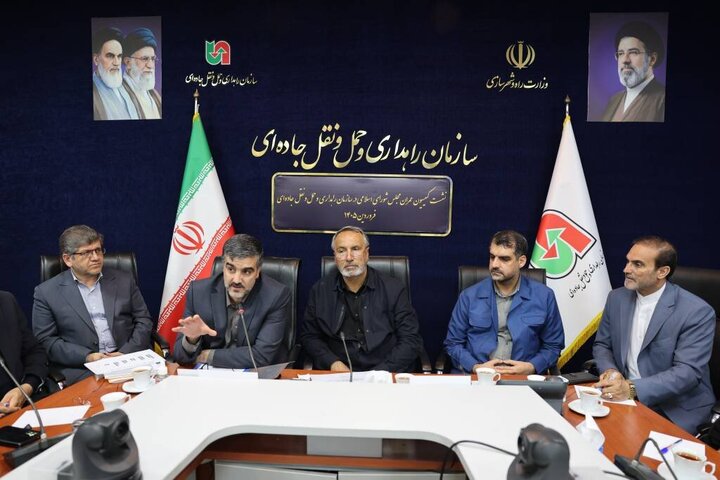 نشست کمیسیون عمران مجلس با حضور مسئولان حوزه حمل و نقلی کشور