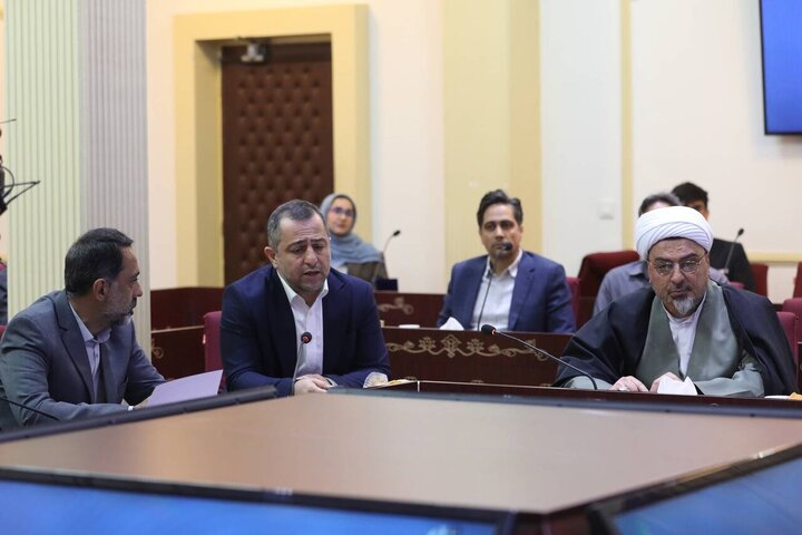نشست نایب‌رئیس مجلس و اعضای کمیسیون فرهنگی با وزیر ورزش و جوانان