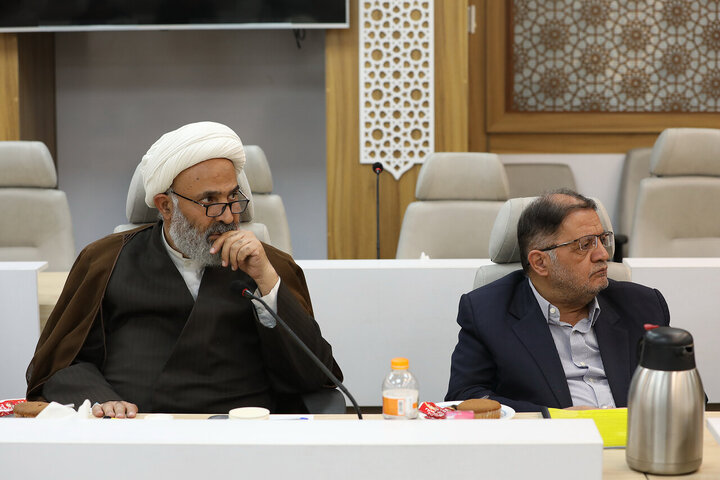 نشست اعضای هیات رئیسه و روسای کمیسیون های مجلس با وزیر بهداشت و درمان