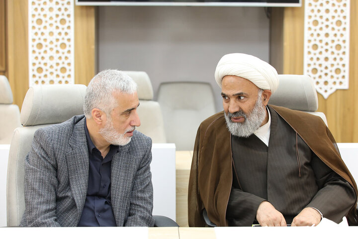 نشست اعضای هیات رئیسه و روسای کمیسیون های مجلس با وزیر بهداشت و درمان