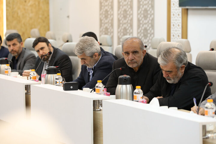 نشست مشترک اعضای هیات رئیسه و روسای کمیسیون های مجلس با وزیر نیرو