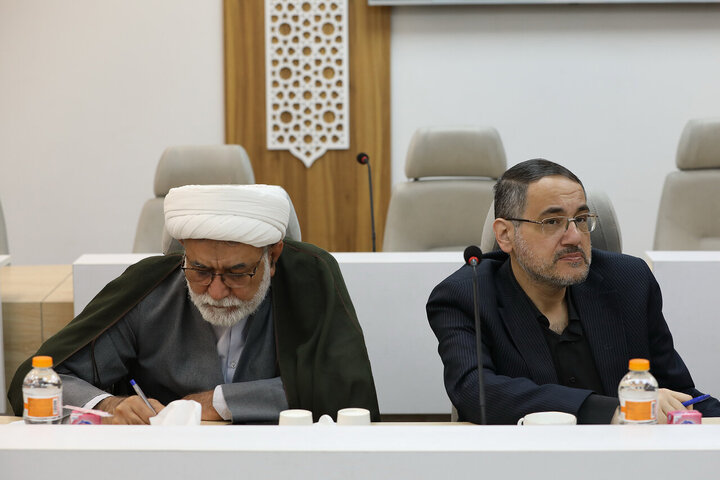 نشست مشترک اعضای هیات رئیسه و روسای کمیسیون های مجلس با وزیر نیرو