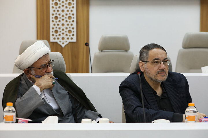 نشست مشترک اعضای هیات رئیسه و روسای کمیسیون های مجلس با وزیر نیرو