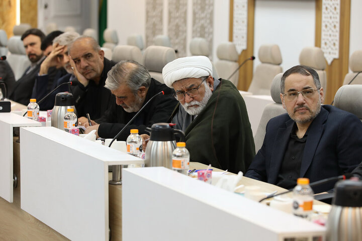 نشست مشترک اعضای هیات رئیسه و روسای کمیسیون های مجلس با وزیر نیرو