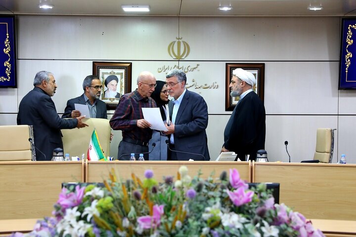 نشست مجمع نمایندگان استان تهران مجلس با وزیر بهداشت