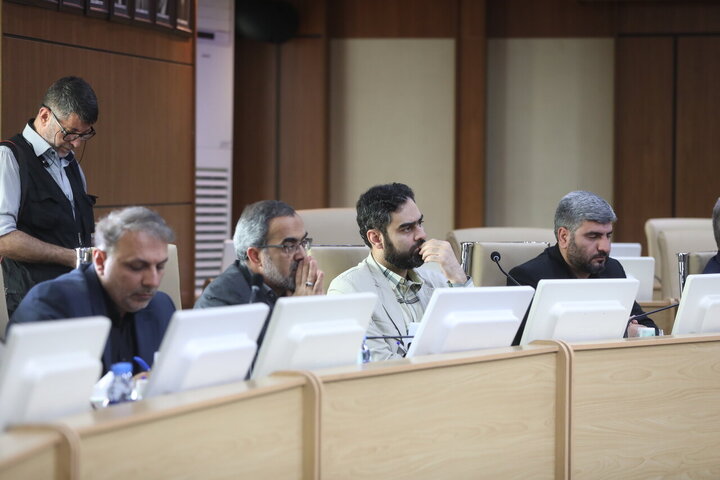 نشست مجمع نمایندگان استان تهران مجلس با وزیر بهداشت