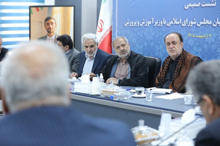 نشست فراکسیون فرهنگیان مجلس با وزیر آموزش و پرورش