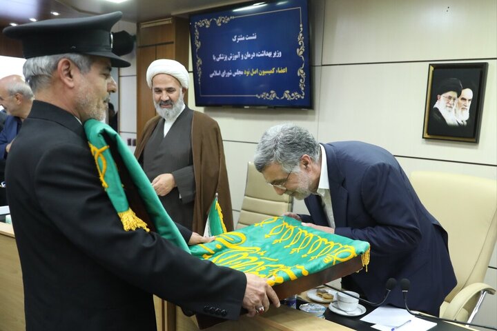 نشست کمیسیون اصل نود با وزیر بهداشت