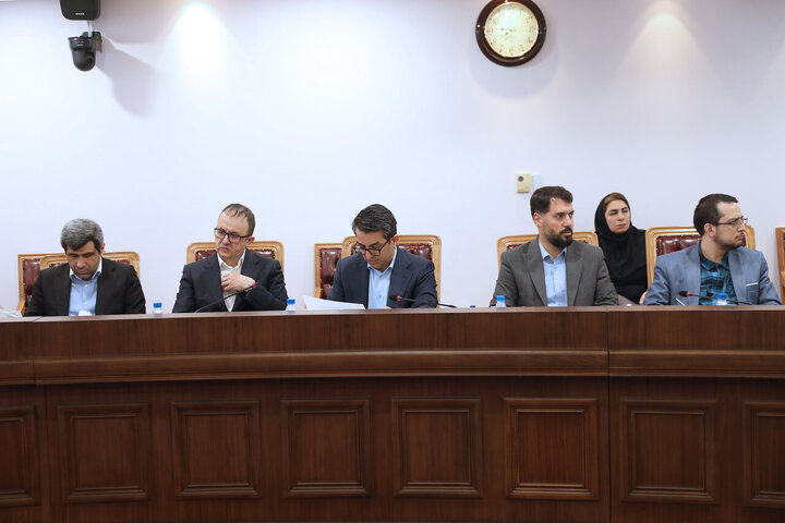نشست کمیسیون ویژه جهش و رونق تولید با رئیس سازمان بورس و اوراق بهادار
