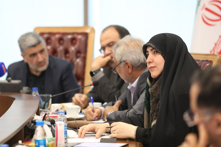 نشست کمیسیون ویژه جهش و رونق تولید با رئیس سازمان بورس و اوراق بهادار