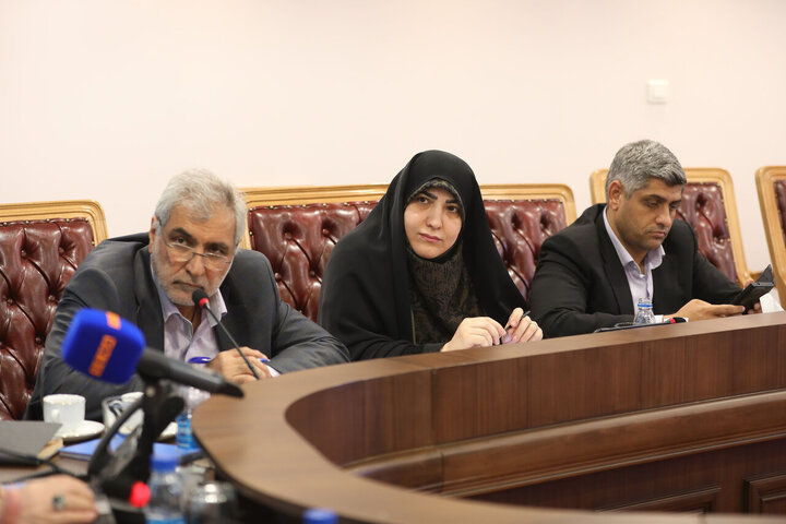 نشست کمیسیون ویژه جهش و رونق تولید با رئیس سازمان بورس و اوراق بهادار