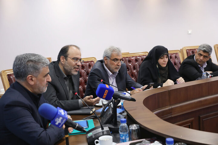 نشست کمیسیون ویژه جهش و رونق تولید با رئیس سازمان بورس و اوراق بهادار