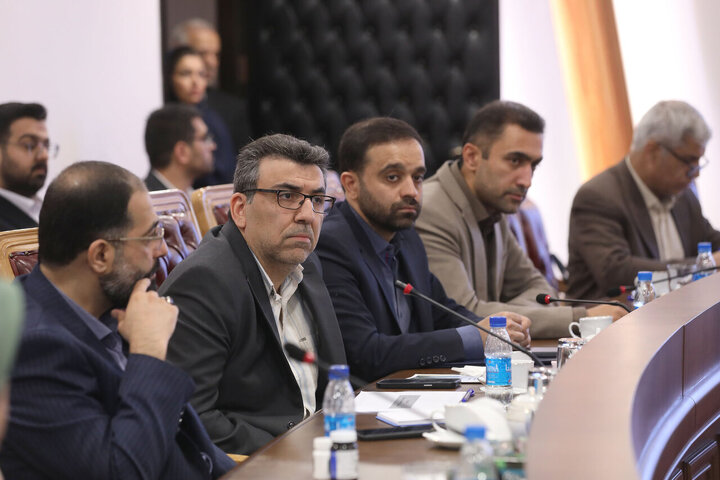 نشست کمیسیون ویژه جهش و رونق تولید با رئیس سازمان بورس و اوراق بهادار