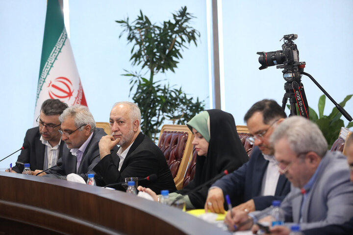 نشست کمیسیون ویژه جهش و رونق تولید با رئیس سازمان بورس و اوراق بهادار