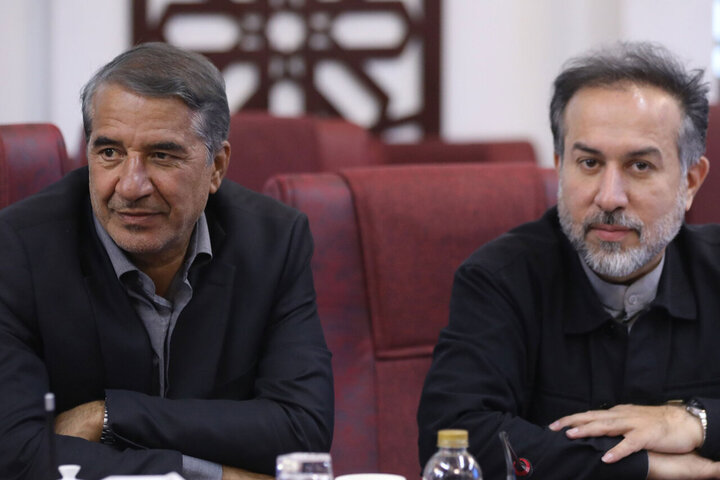 نشست کمیسیون صنایع مجلس با وزیر اقتصاد