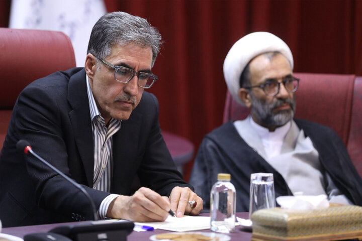 نشست کمیسیون صنایع مجلس با وزیر اقتصاد